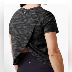 Lululemon Quick Pace Short Sleeve Gray Black Camo Top